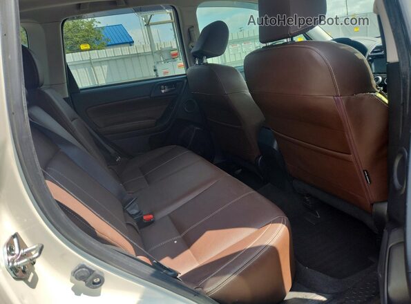 JF2SJGTCXHH416074 2017 SUBARU FORESTER White Vista de los asientos traseros