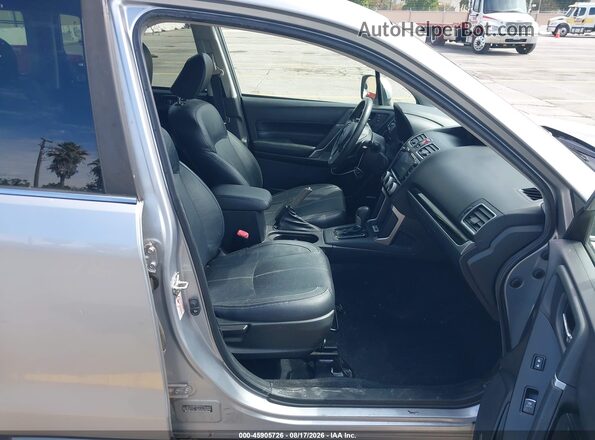 JF2SJGWC5HH430959 2017 SUBARU FORESTER Silver Widok wnętrza z przodu