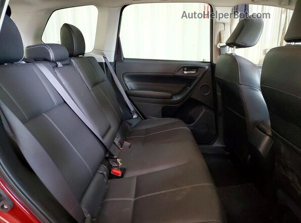 JF2SJGWC5HH592106 2017 SUBARU FORESTER Red უკანა სალონის ხედი