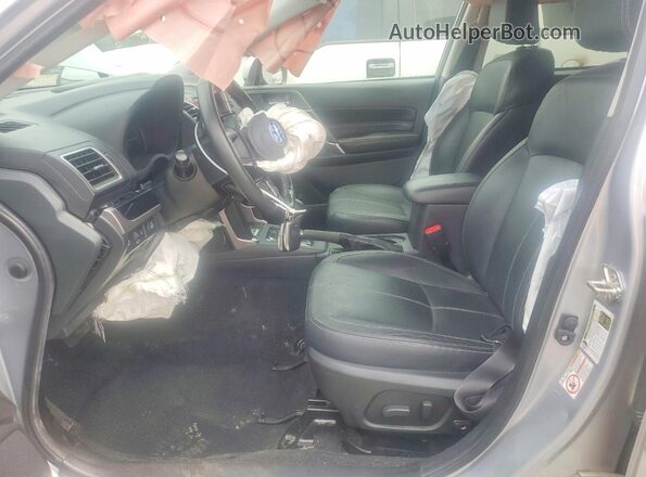 JF2SJGWC6HH451514 2017 SUBARU FORESTER Silver Front interior view