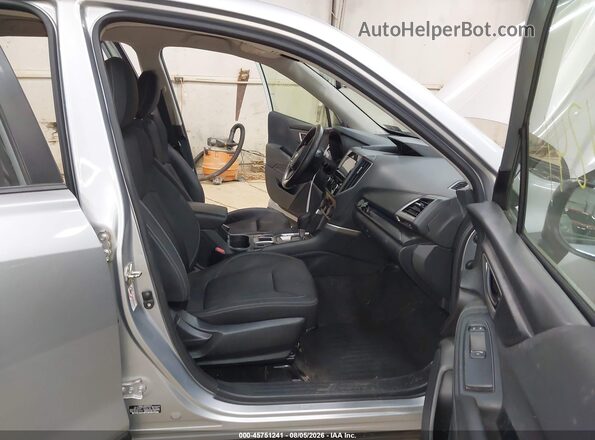 JF2SKACC4KH437763 2019 SUBARU FORESTER Silver Вид салону спереду