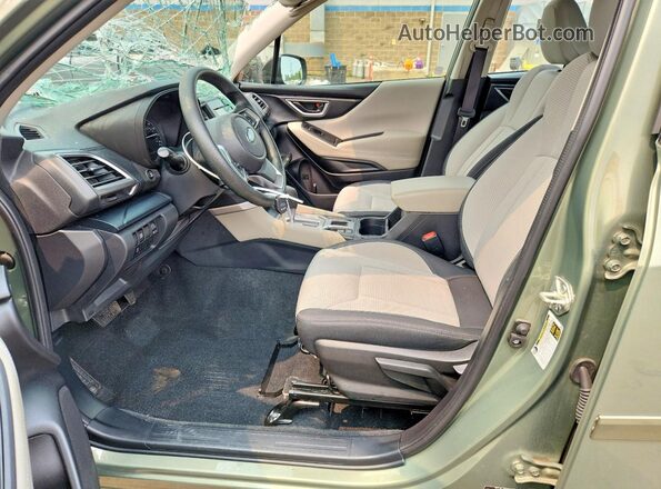 JF2SKADC9MH575249 2021 SUBARU FORESTER Зеленый Вид салона спереди
