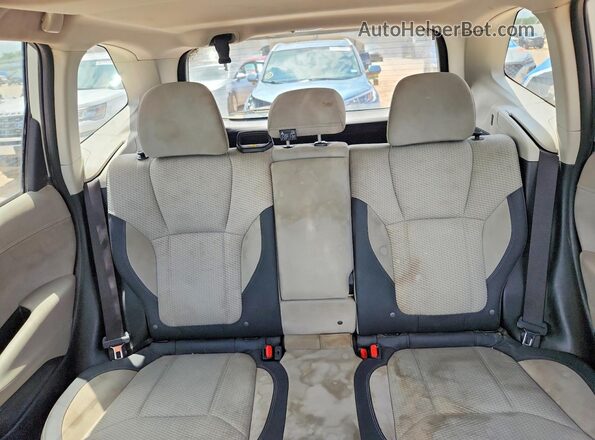 JF2SKAEC2KH443087 2019 SUBARU FORESTER White Widok tylnych siedzeń