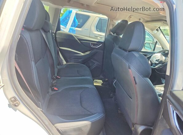 JF2SKAEC2KH572396 2019 SUBARU FORESTER White უკანა სალონის ხედი