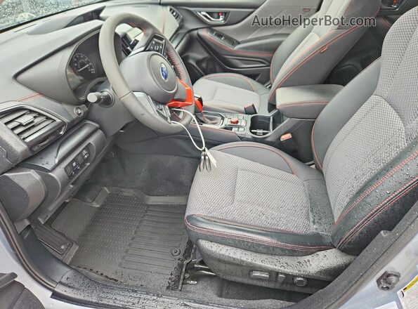 JF2SKAECXRH482715 2024 SUBARU FORESTER Серебряный Вид салона спереди