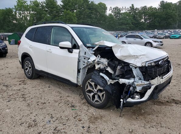 JF2SKAFC3MH486760 2021 SUBARU FORESTER White Front right