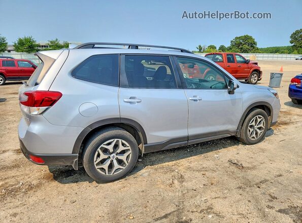 JF2SKAFC8MH409818 2021 SUBARU FORESTER Серебряный Задняя правая четверть