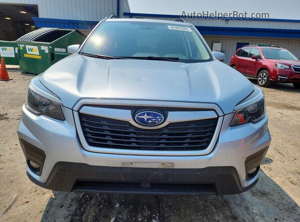 JF2SKAFC8MH409818 2021 SUBARU FORESTER Серебряный Вид спереди
