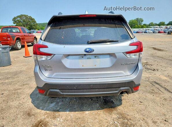 JF2SKAFC8MH409818 2021 SUBARU FORESTER Серебряный Вид сзади