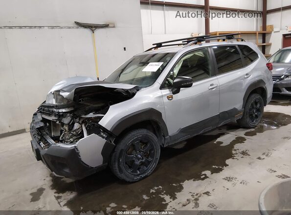 JF2SKAHC1RH484249 2024 SUBARU FORESTER Silver Vista tres cuartos delantera izquierda