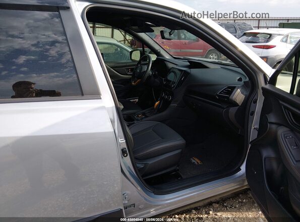 JF2SKAJC0RH410654 2024 SUBARU FORESTER Серебряный Вид салона спереди