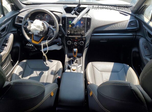 JF2SKAJC3RH497336 2024 SUBARU FORESTER White Առջևի վահանակի տեսք