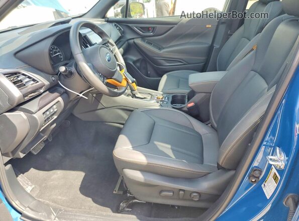 JF2SKAJC6RH527395 2024 SUBARU FORESTER Синий Вид салона спереди