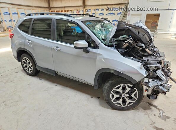 JF2SKAJC7LH432433 2020 SUBARU FORESTER Silver Front right