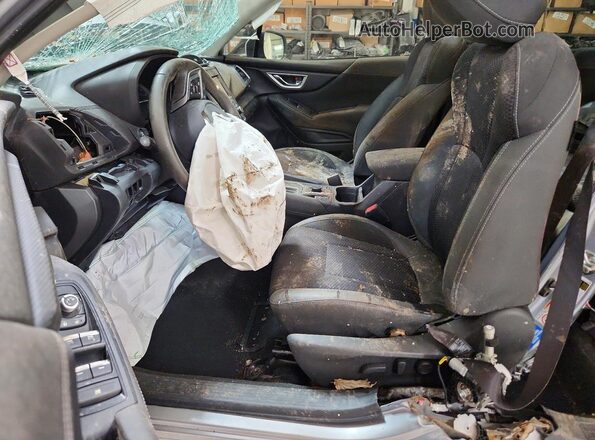JF2SKAJC7LH432433 2020 SUBARU FORESTER Silver Front interior view