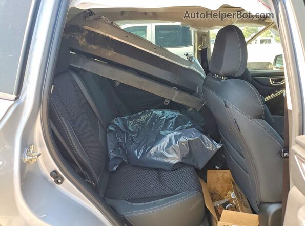 JF2SKAJC7LH432903 2020 SUBARU FORESTER Silver Вид задньої частини салону
