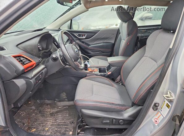 JF2SKAKC3KH430840 2019 SUBARU FORESTER Silver Вид салону спереду