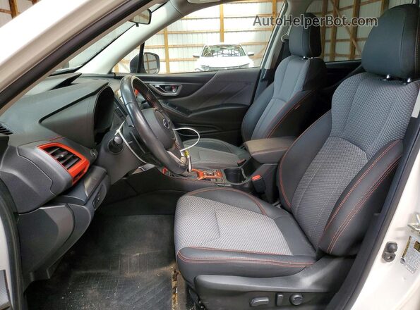 JF2SKALC1MH459223 2021 SUBARU FORESTER White Вид салону спереду