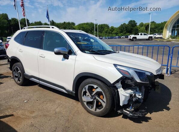 JF2SKAMC0RH413128 2024 SUBARU FORESTER White Front right