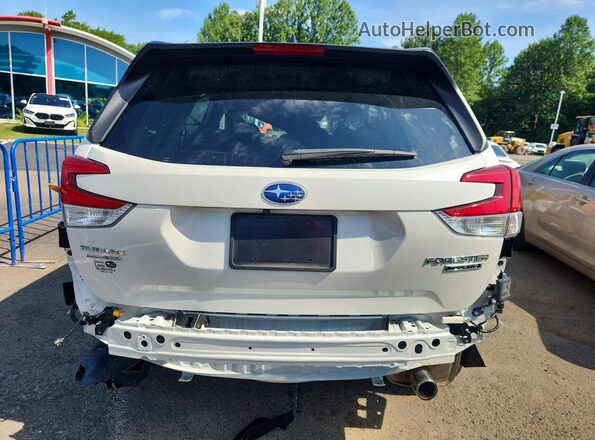 JF2SKAMC0RH413128 2024 SUBARU FORESTER White Rear view