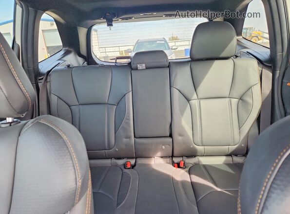 JF2SKAMC1NH415853 2022 SUBARU FORESTER White Vista de los asientos traseros
