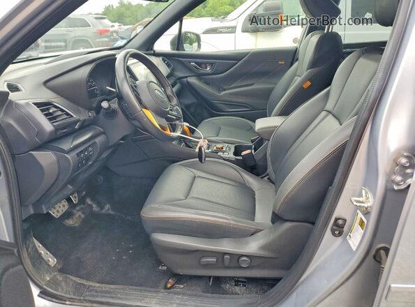 JF2SKAMCXNH424597 2022 SUBARU FORESTER Серебряный Вид салона спереди