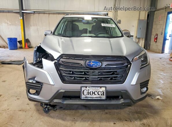 JF2SKAPC0NH472413 2022 SUBARU FORESTER Gray Front view