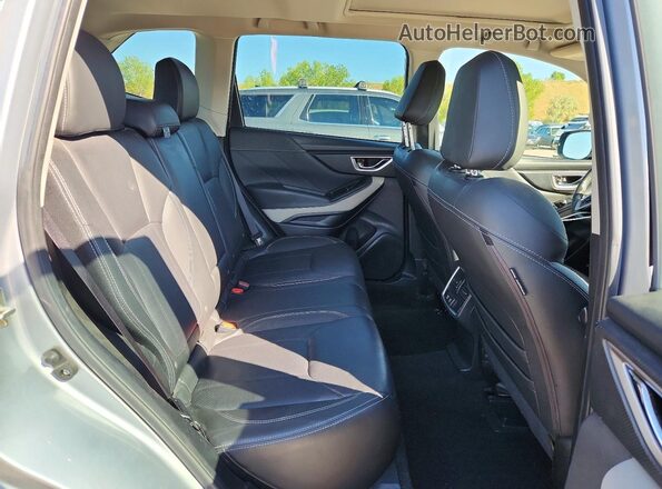 JF2SKAPCXNH435207 2022 SUBARU FORESTER Silver Vista interior trasera