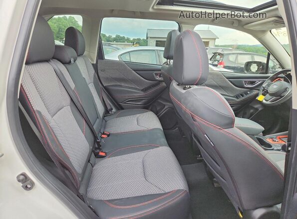JF2SKARC5MH531466 2021 SUBARU FORESTER White Vista interior trasera