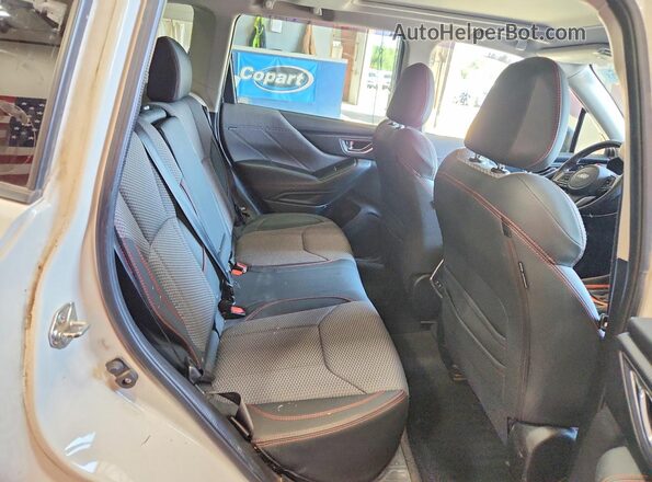 JF2SKARC7LH456574 2020 SUBARU FORESTER White უკანა სალონის ხედი