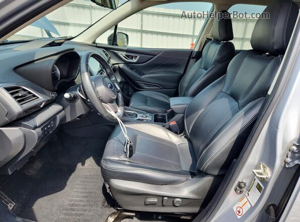 JF2SKAWC6KH428980 2019 SUBARU FORESTER Серебряный Вид салона спереди