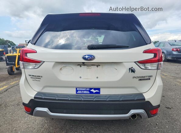 JF2SKAXC1MH407746 2021 SUBARU FORESTER White Вид ззаду