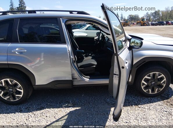 JF2SLDBC8SH521097 2025 SUBARU FORESTER Silver Вид салону спереду