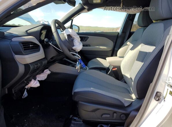 JF2SLDDC1SH560711 2025 SUBARU FORESTER White Вид салону спереду