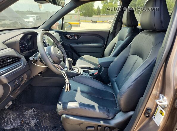 JF2SLDRC3SH437047 2025 SUBARU FORESTER Gray Widok wnętrza z przodu