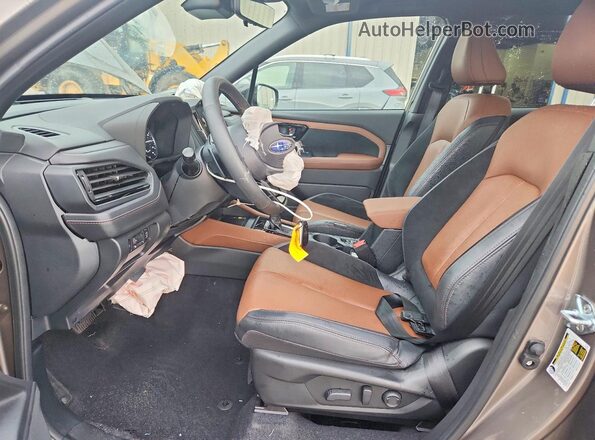 JF2SLDTC5SH510069 2025 SUBARU FORESTER Коричневый Вид салона спереди
