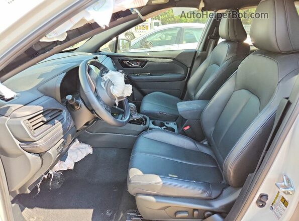 JF2SLSRD4SH408413 2025 SUBARU FORESTER White Vista interior delantera
