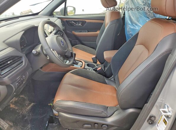 JF2SLSTD6SH401942 2025 SUBARU FORESTER Gray Widok wnętrza z przodu