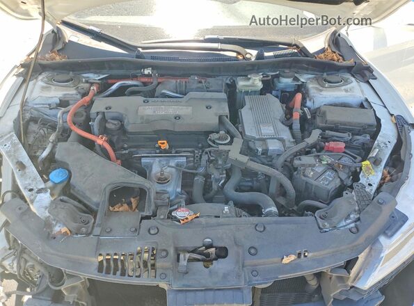 JHMCR6F77HC004419 2017 HONDA ACCORD Белый Вид задней части салона