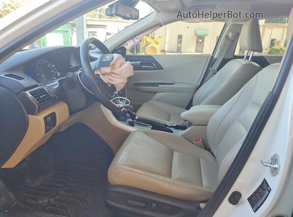 JHMCR6F7XHC008495 2017 HONDA ACCORD Белый Вид салона спереди