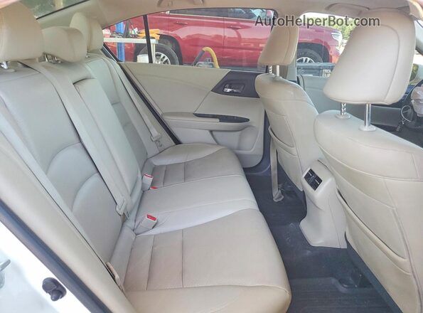 JHMCR6F7XHC008495 2017 HONDA ACCORD Белый Вид задних сидений