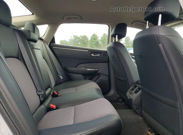 JHMZC5F17JC011216 2018 HONDA CLARITY Silver Vista de los asientos traseros