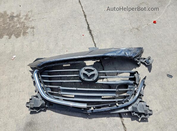 JM1BN1L32H1124024 2017 MAZDA 3 Gray Vista del compartimento del motor