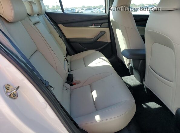 JM1BPACM3S1779139 2025 MAZDA 3 White Widok tylnych siedzeń