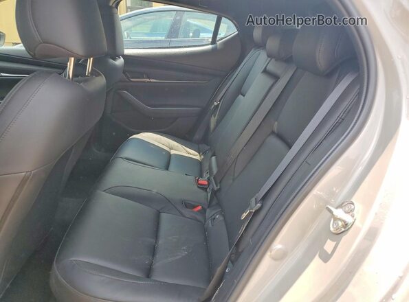 JM1BPAKL6T1853857 2026 MAZDA 3 Gray Widok tylnych siedzeń