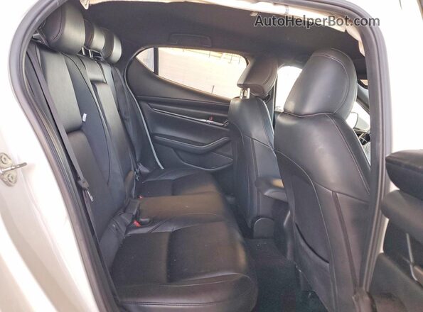 JM1BPAKLXM1336997 2021 MAZDA 3 White Հետևի նստատեղերի տեսք