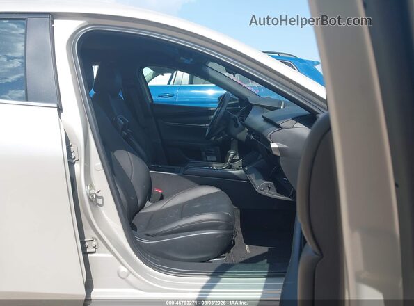 JM1BPAKM3S1753710 2025 MAZDA 3 Серебряный Вид салона спереди