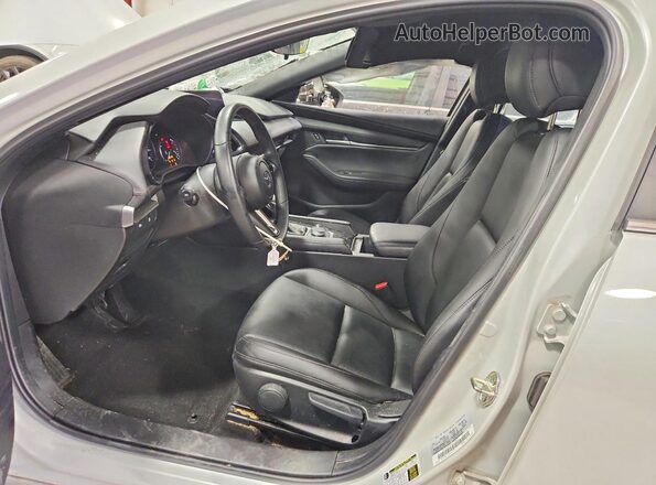 JM1BPAKM6R1720632 2024 MAZDA 3 Silver Սալոնի դիմացի տեսք