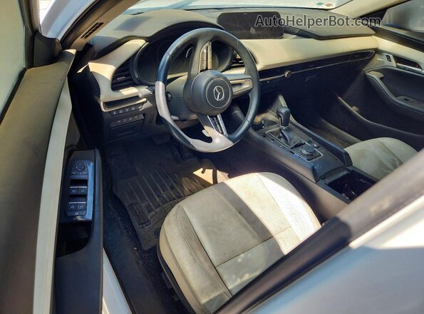 JM1BPBEY5M1316668 2021 MAZDA 3 White Dashboard view