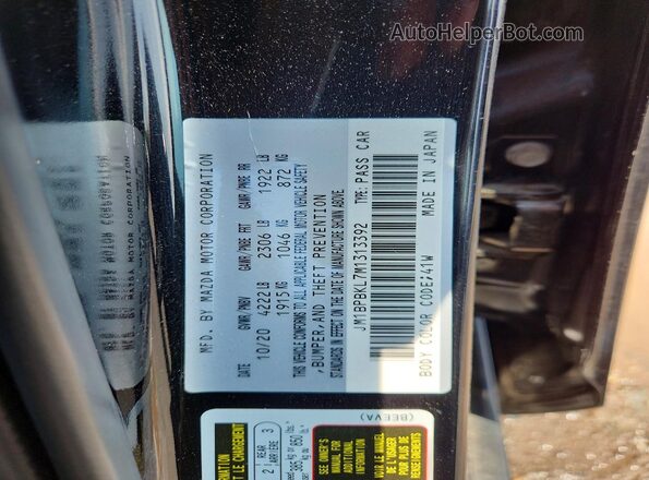 JM1BPBKL7M1313392 2021 MAZDA 3 Black Vista del compartimento del motor